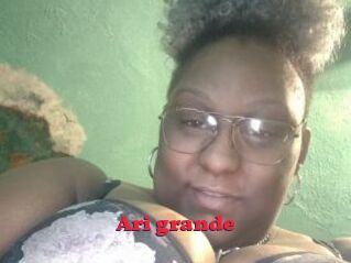 Ari_grande